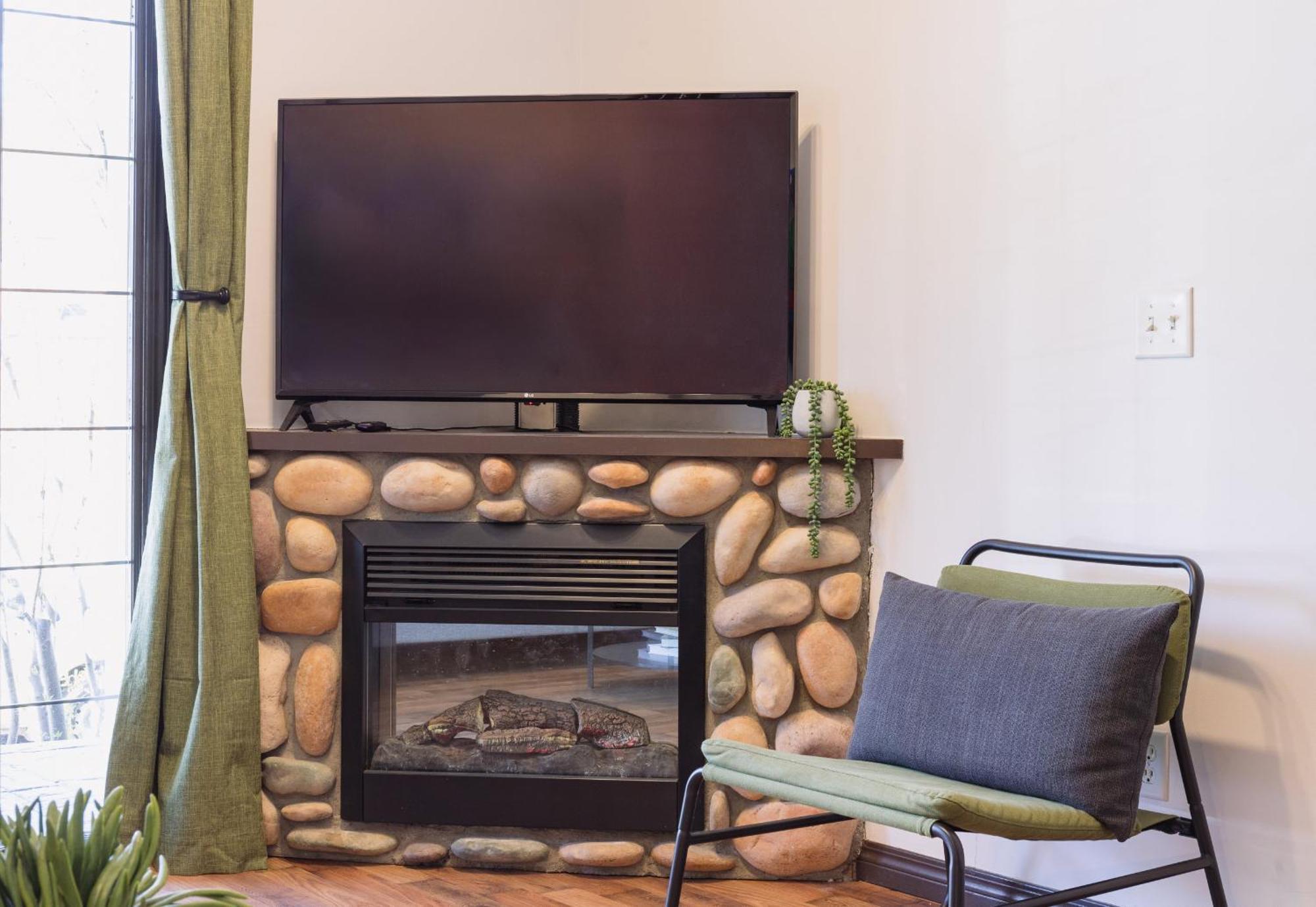 Grassihaus Mountain Getaway Apartamento Canmore Exterior foto