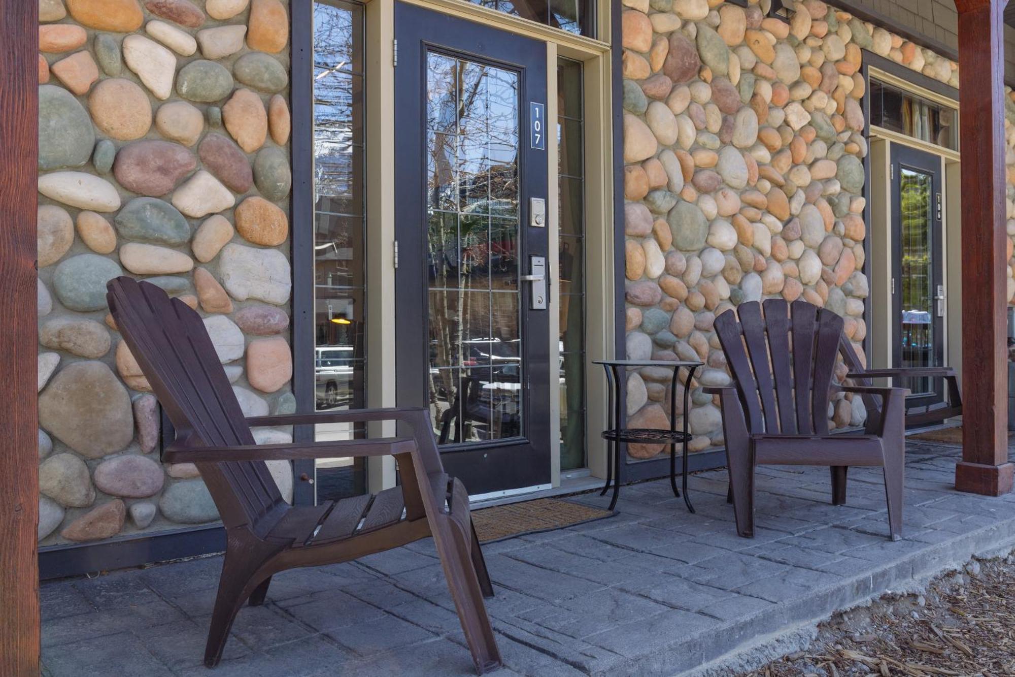 Grassihaus Mountain Getaway Apartamento Canmore Exterior foto