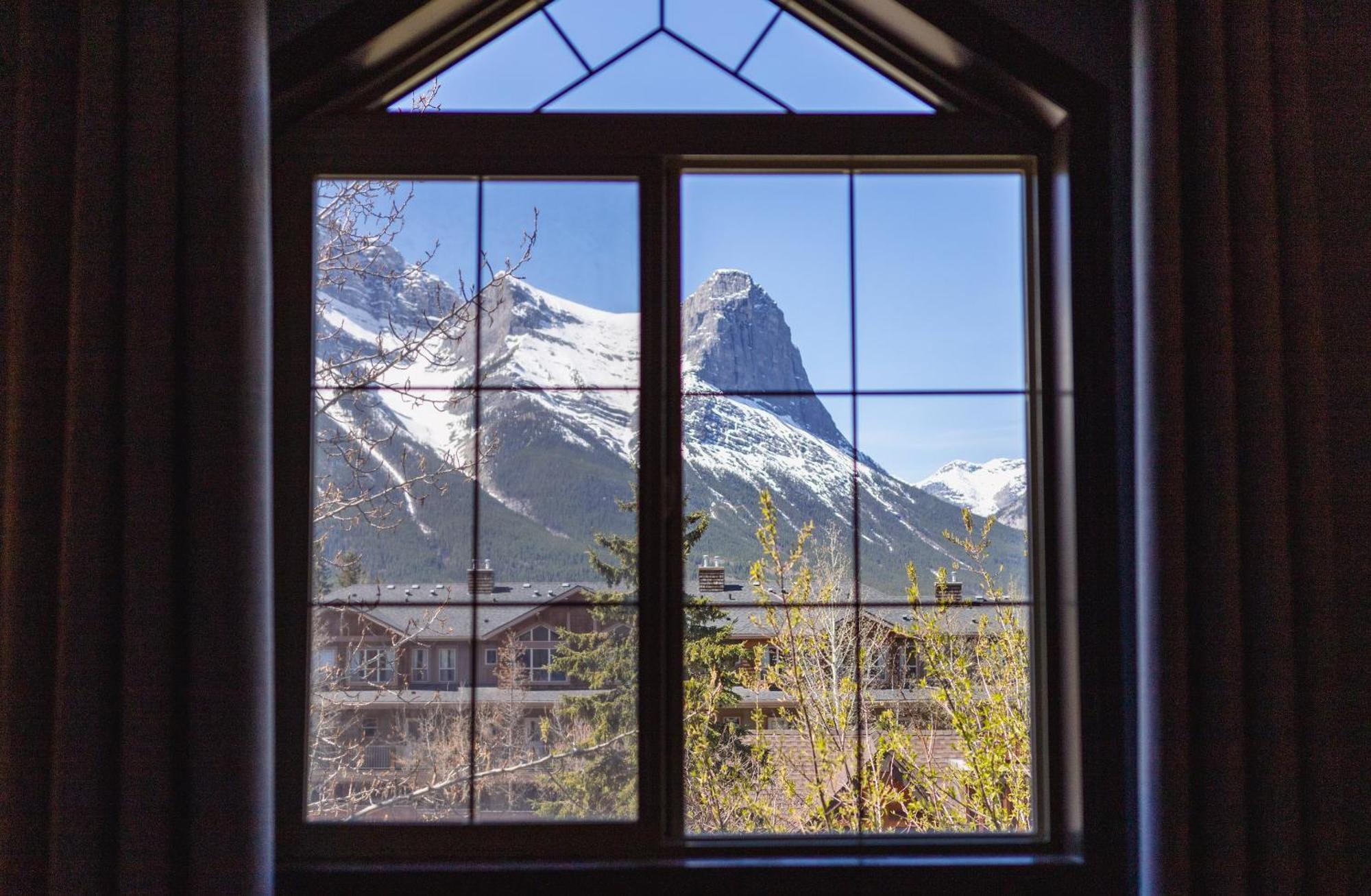 Grassihaus Mountain Getaway Apartamento Canmore Exterior foto